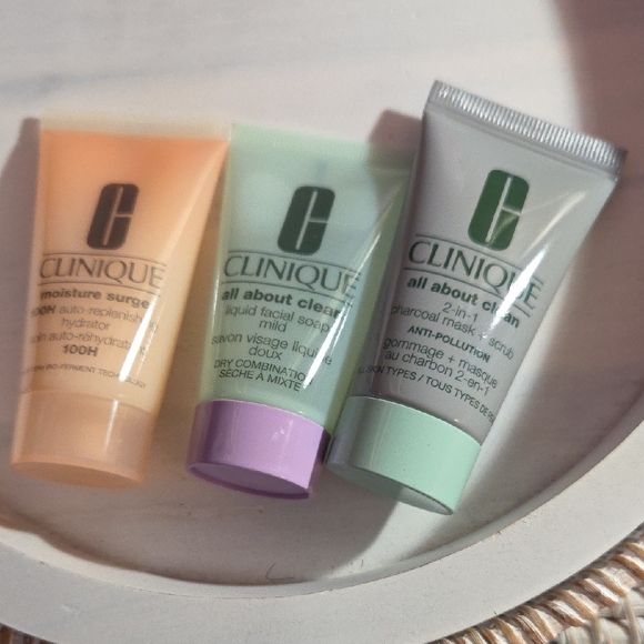 Clinique Pink Striped Bag with Skincare Trio - Picture 2 of 2